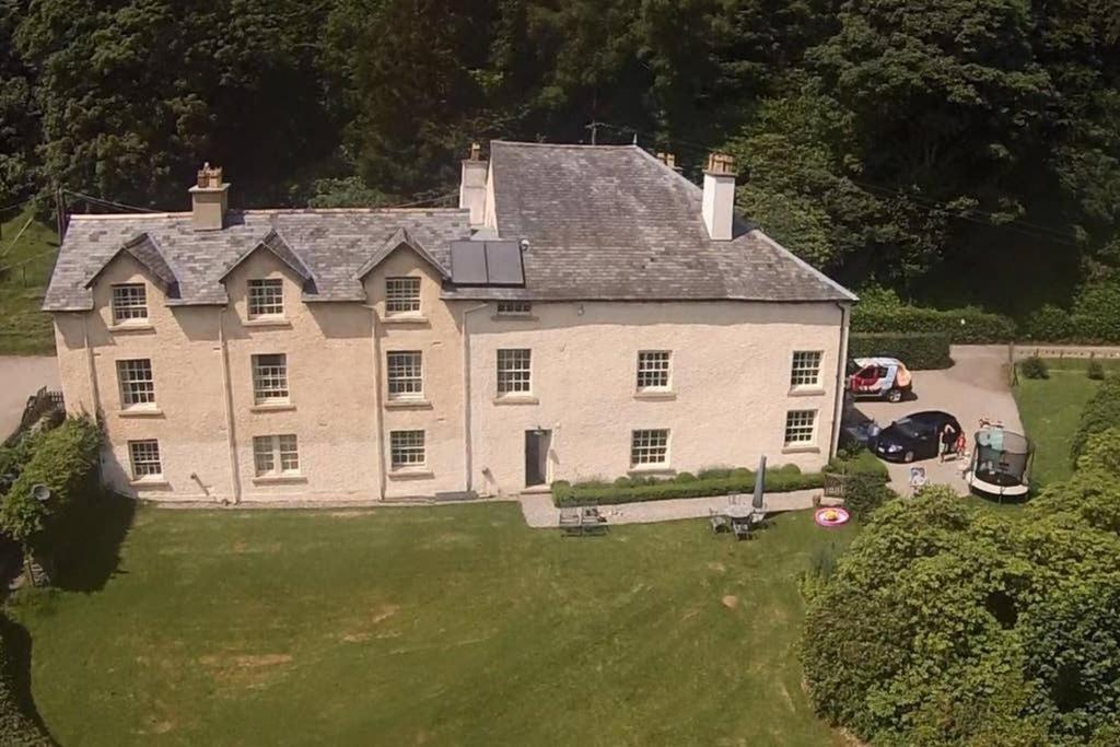 Plas Yn Yale With Mountain Views From All Windows Wrexham Exterior photo