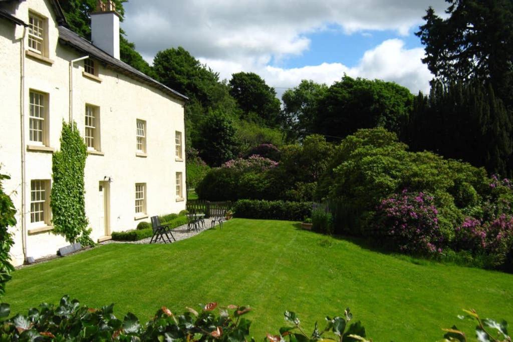 Plas Yn Yale With Mountain Views From All Windows Wrexham Exterior photo