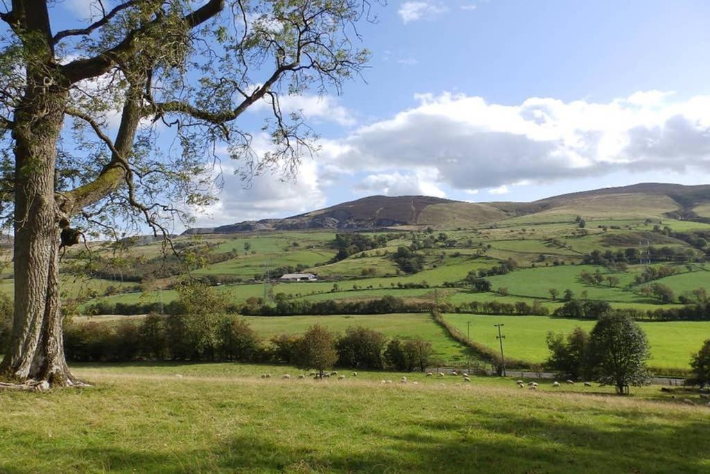 Plas Yn Yale With Mountain Views From All Windows Wrexham Exterior photo