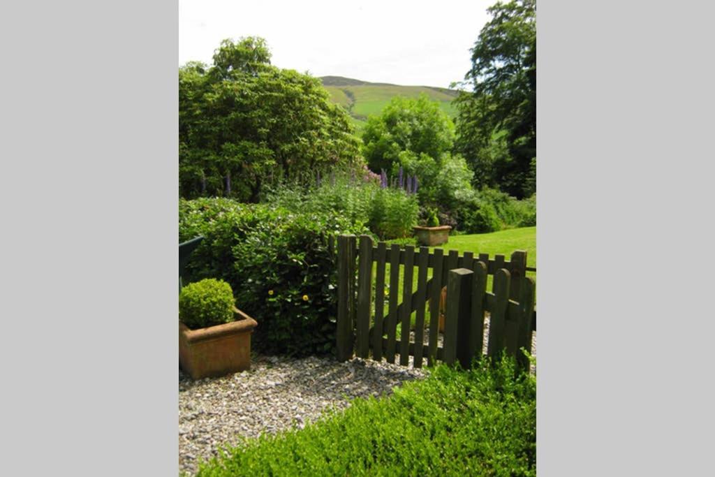 Plas Yn Yale With Mountain Views From All Windows Wrexham Exterior photo